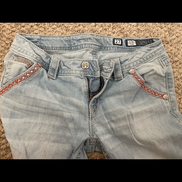 Authentic Mid-Rise Miss Me Jean Capri Beautiful pink, teal and sparkles! - Picture 4 of 4